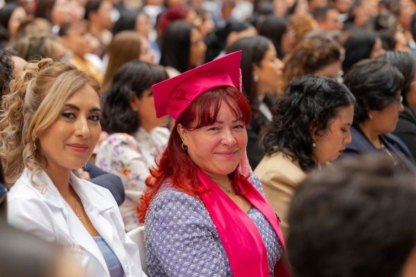 02-graduadas-042F69F721-F0F1-785D-FBD2-1700812D5EF6.jpg